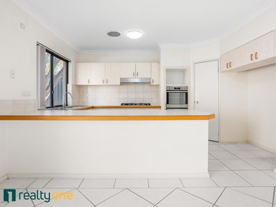 3/3 Kitchener Rd, Melville WA 6156