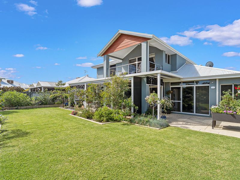 14 Carnarvon Way, Erskine WA 6210