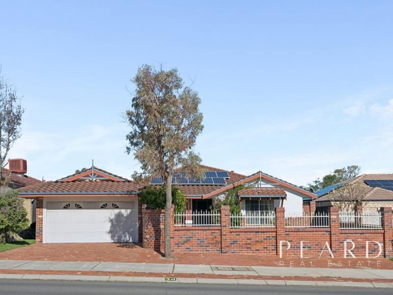 34 Golf Links Drive, Carramar