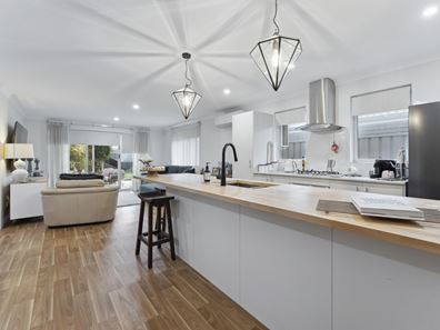 34 Bottlenose Circuit, Waikiki WA 6169
