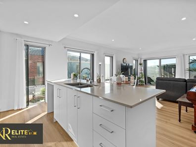 6/23 Limestone Rise, Piara Waters WA 6112
