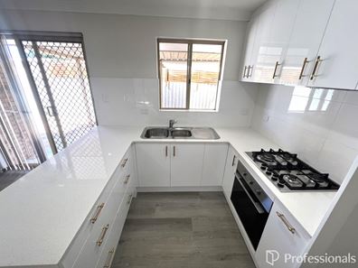 76B Spring Road, Thornlie WA 6108