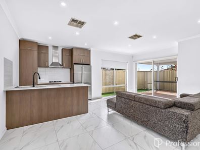 1/4 Marriot Street, Cannington WA 6107