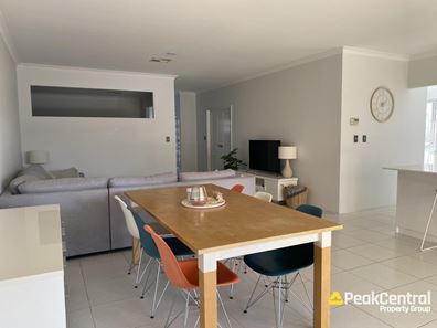 9 Splendens Turn, Halls Head WA 6210