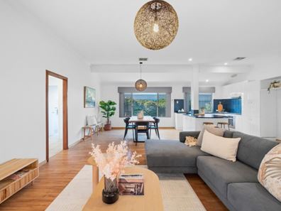 11 Ravendale Drive, Dudley Park WA 6210
