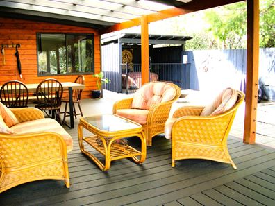10 Higgins Street, Nannup WA 6275
