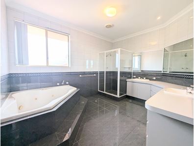 12 Ashmore Way, Sorrento WA 6020