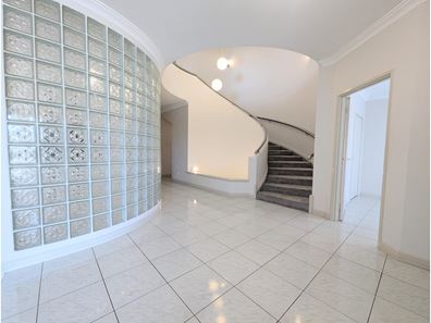 12 Ashmore Way, Sorrento WA 6020