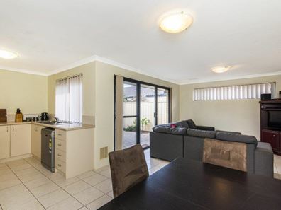 8/64 Sixth Road, Armadale WA 6112