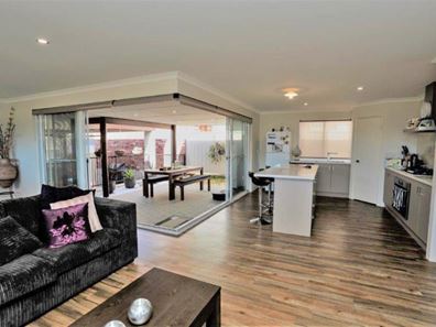 1 Jury Bend, Carey Park WA 6230