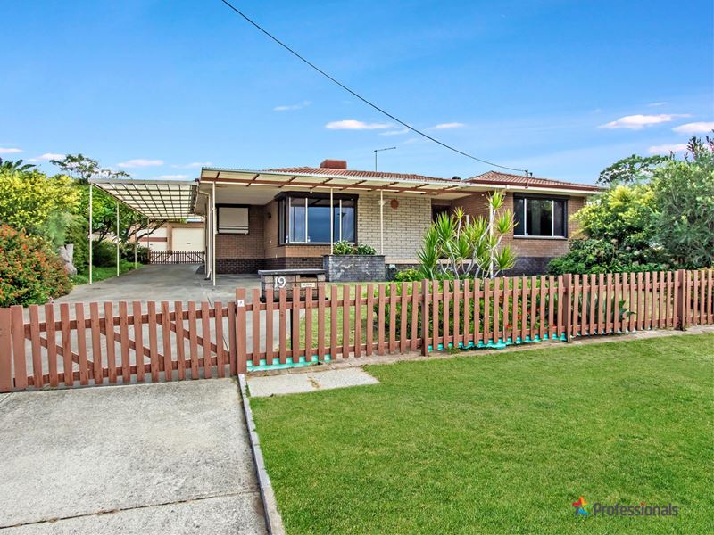 19 Chapman Road, Calista WA 6167