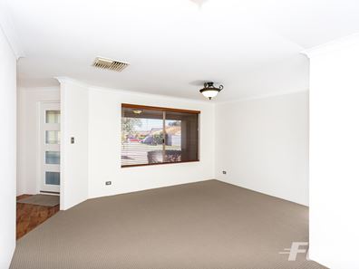 9 Dunrobin Lane, Carramar WA 6031