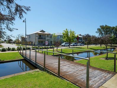 9 Cambridge Promenade, Canning Vale WA 6155