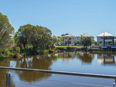 9 Cambridge Promenade, Canning Vale WA 6155