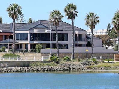 2 Dolphin Drive, Mandurah WA 6210