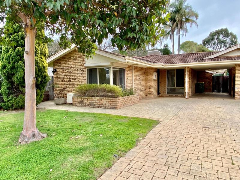 24a Moore Gardens, Kardinya