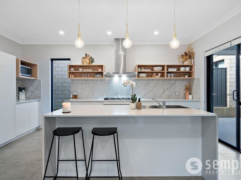 102 Mornington Crescent, Wandi