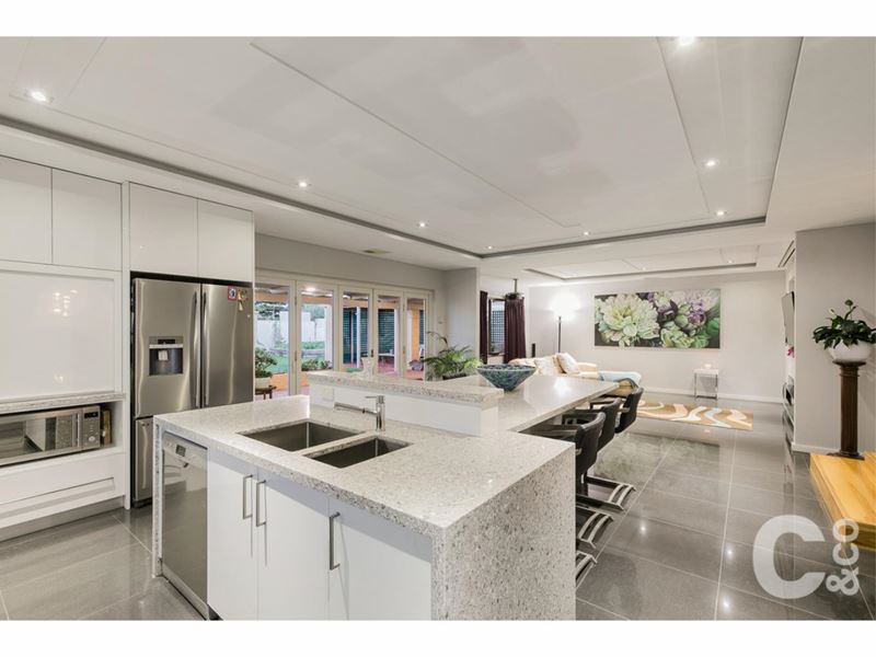 6 Indiana Parade, Singleton