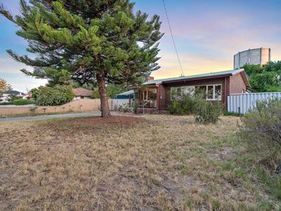 25 Counsel Road, Coolbellup WA 6163