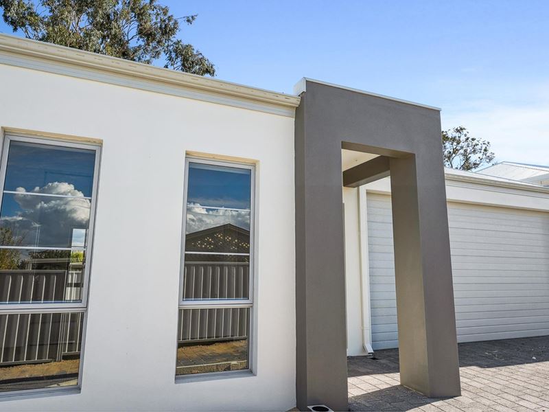 10B Glade Court, Warwick