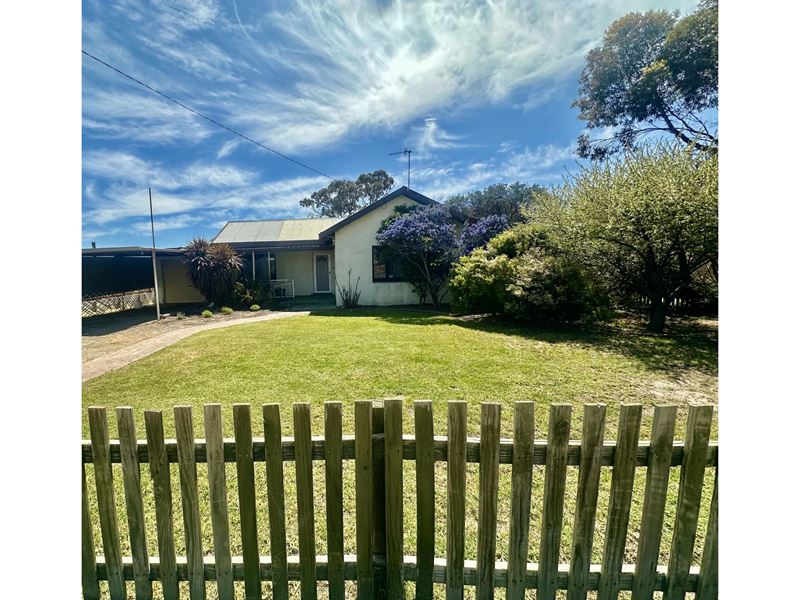 8 Richardson Street, Gnowangerup WA 6335