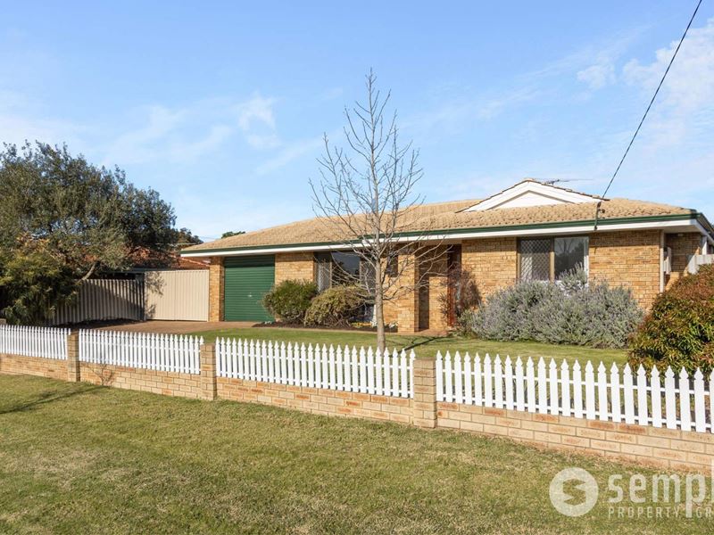 4 Narcissus Avenue, Parkwood