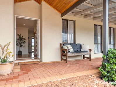 95 Lesmurdie Road, Lesmurdie WA 6076