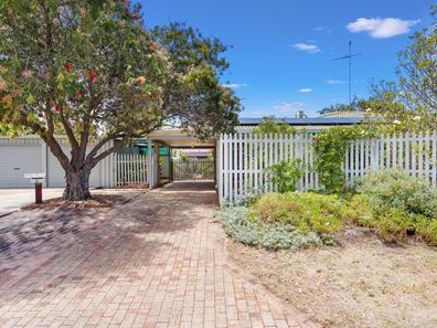 11 Karara Close, Halls Head WA 6210