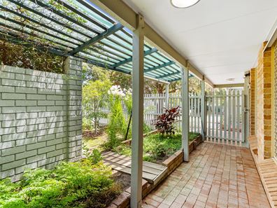 11 Karara Close, Halls Head WA 6210