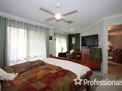 10 Midwater Court, Leschenault WA 6233