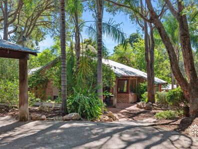 11 Burkinshaw Road, Glen Forrest WA 6071