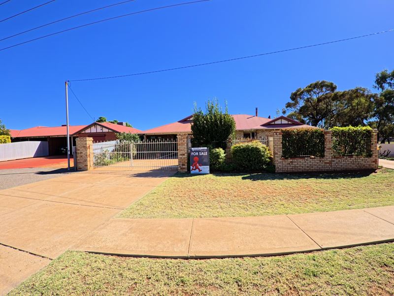 30A Premier Street, Hannans