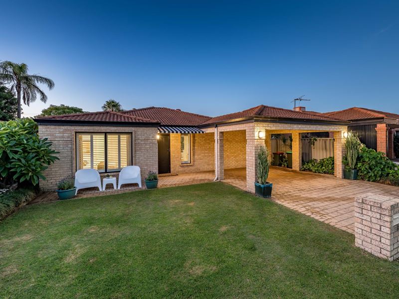 9 Lake Edge Court, Gwelup