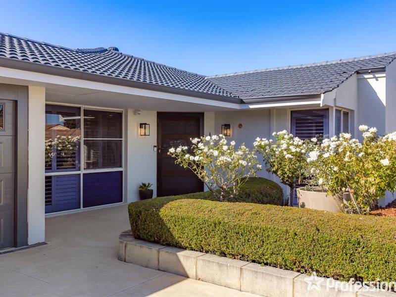 12 Sellen Court, Leeming WA 6149