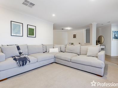 12 Sellen Court, Leeming WA 6149