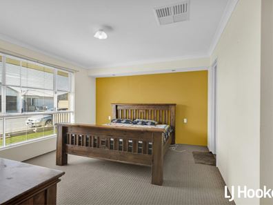 8 Padua Road, Piara Waters WA 6112