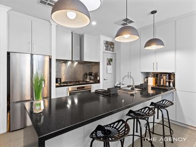 9 Putali Close, Success WA 6164