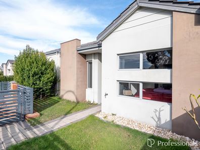 221 Suffolk Street, Caversham WA 6055