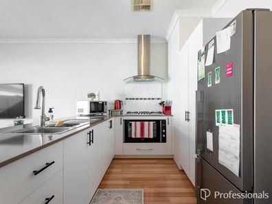 221 Suffolk Street, Caversham WA 6055
