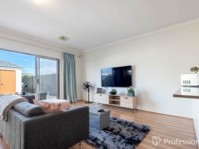 221 Suffolk Street, Caversham WA 6055