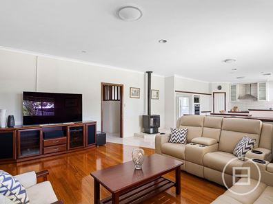 3 Rothwald Place, Hillarys WA 6025