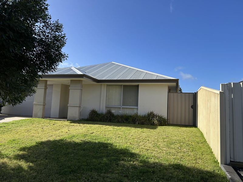 4 Finlay Avenue, Millbridge WA 6232