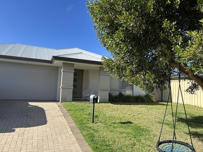 4 Finlay Avenue, Millbridge WA 6232