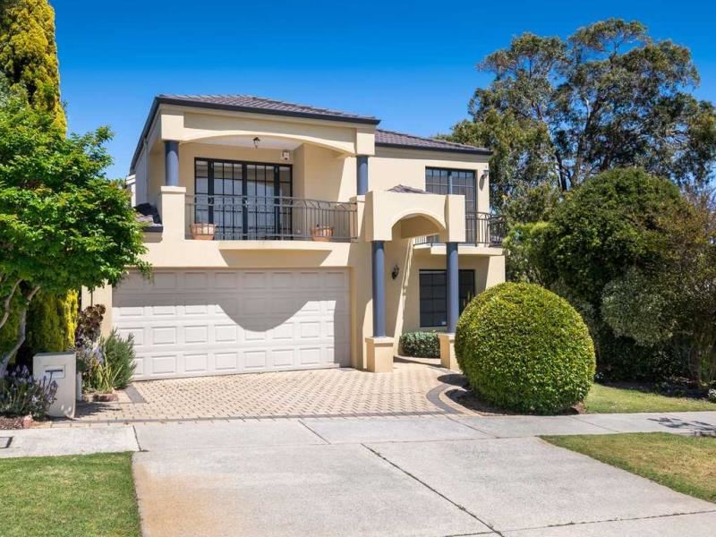 4 Moorland Street, Scarborough WA 6019