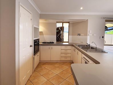 13 Christchurch Place, College Grove WA 6230