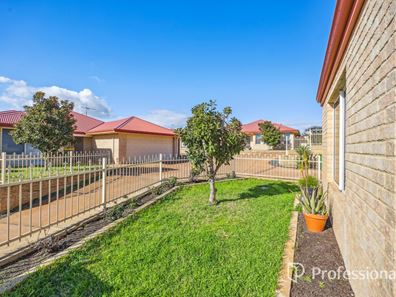 2/235 Old Coast Road, Australind WA 6233