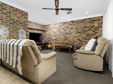 8 Pinyali Way, Waggrakine WA 6530
