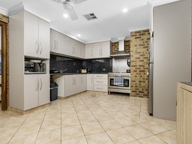 8 Pinyali Way, Waggrakine WA 6530