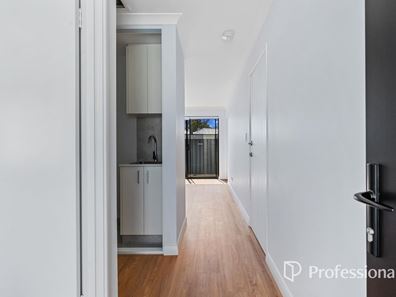 32B Finchley Crescent, Balga WA 6061