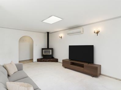 20 Elmwood Crescent, Lesmurdie WA 6076